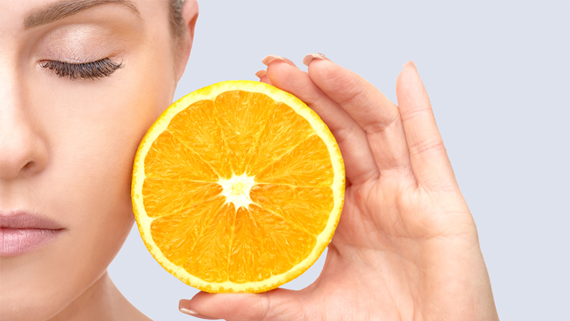 Vitamin C giúp làn da căng bóng, mờ thâm nám