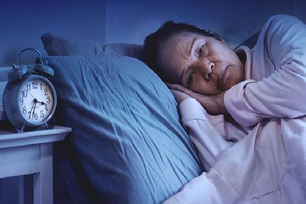 Suy giảm nội tiết tố gây mất ngủ thời kỳ mãn kinh